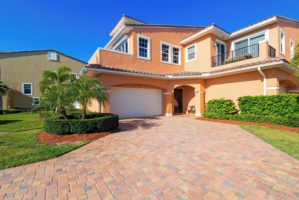 House (5 Bedrooms) | Front of property