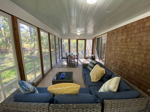 Smart-tv, boeken en een printer