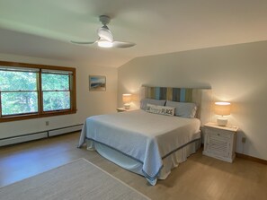4 bedrooms, desk, iron/ironing board, WiFi