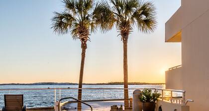 🌊Beachfront Pool~Lovely Reno~Harbor Views~Water Taxi~Hot Tub~2BR East Pass 101