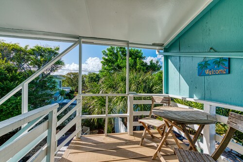 Spacious Studio-King Bed-Beach