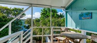 Spacious Studio-King Bed-Beach