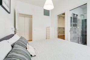 2 chambres, fer et planche à repasser, Wi-Fi, draps fournis