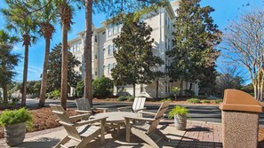 Outdoor dining - Pool Views, Minutes to Beach, Ground Floor Unit + Free Attraction Tickets! (Santa Rosa Beach)