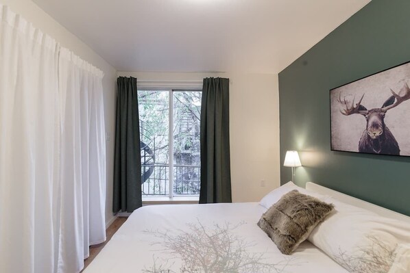 1 bedroom, iron/ironing board, WiFi, bed sheets - Metro Sherbrooke - Charming (Montréal)