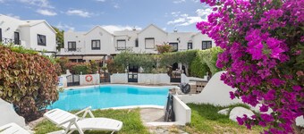 3BR House - Parking - Pool - 15 min walk to Beach