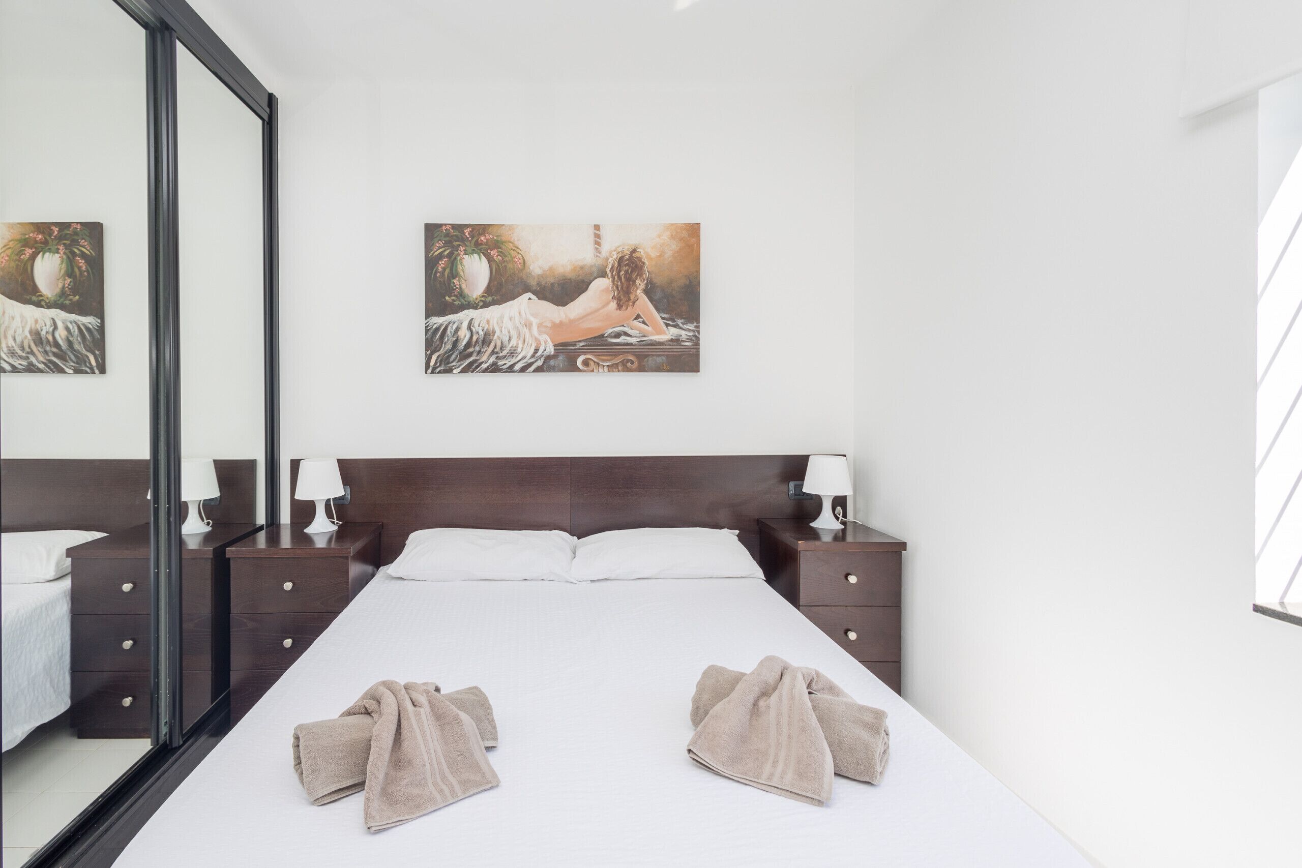 3 slaapkamers, een strijkplank/strijkijzer, wifi, beddengoed