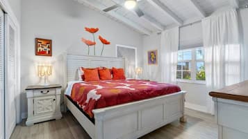 2 bedrooms, desk, travel cot, free WiFi