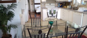 	
Attractive house perfectly located at crossing river, 10 min to Ottawa!