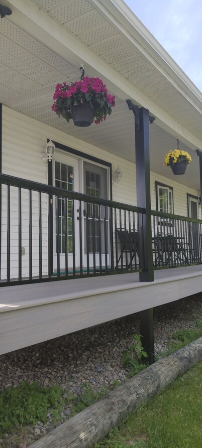 Attractive house perfectly located at crossing river, 10 min to Ottawa!