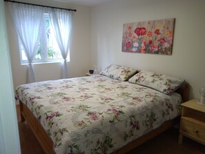1 habitación, tabla de planchar con plancha, wifi y ropa de cama