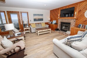 TV, fireplace, DVD player, books