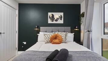 4 bedrooms, iron/ironing board, free WiFi, bed sheets