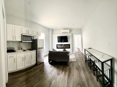 Luxurious, Comfortable Suite#2
