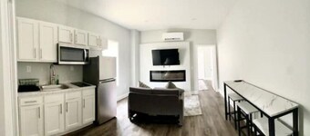 Luxurious, Comfortable Suite#2
