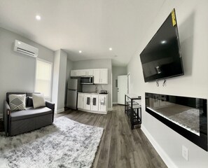 Living area - Luxurious, comfortable suites #3
 (Cleveland)