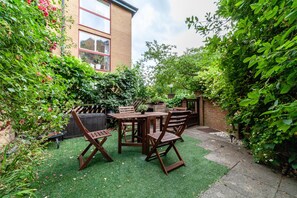 Garden - The Wapping Villas (London)