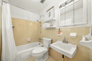 Towels, soap, toilet paper - Come enjoy beautiful Lake Isis Cottage.  (Avon Park)