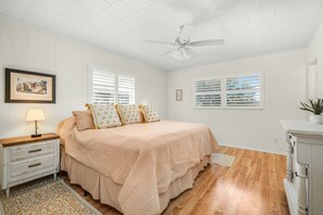 3 bedrooms, iron/ironing board, WiFi, bed sheets