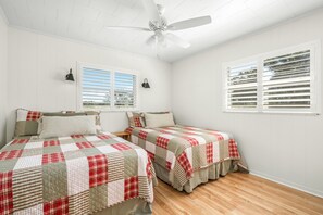 3 slaapkamers, een strijkplank/strijkijzer, wifi, beddengoed
