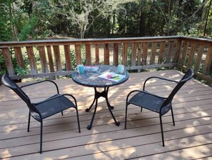 Outdoor dining - Quiet retreat (Macon)