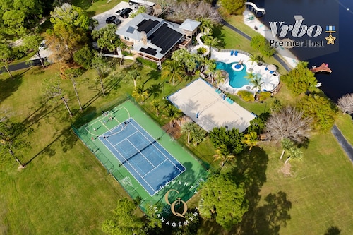 2 Home Sport Complex W/ Private Lake & Theater!