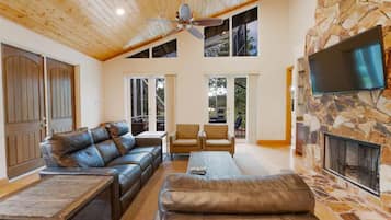 Smart-TV, peis, videospill og bordtennis