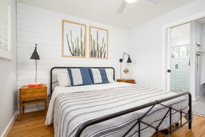 4 Schlafzimmer, Zimmersafe, Schreibtisch, Bügeleisen/Bügelbrett