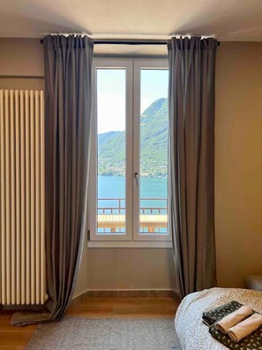 Room - Lake view apartment (Pognana Lario)