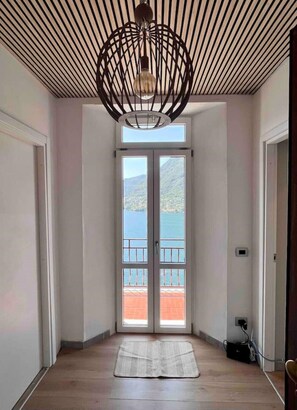 Interior - Lake view apartment (Pognana Lario)