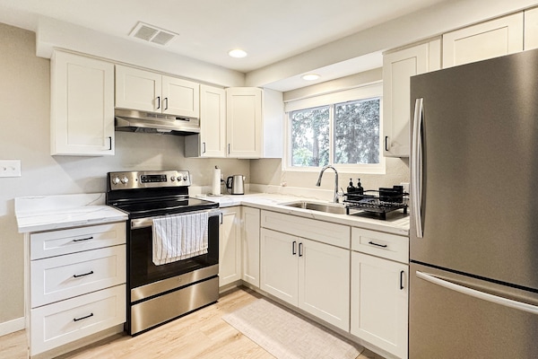 Frigorífic, microones, forn i placa de cuina