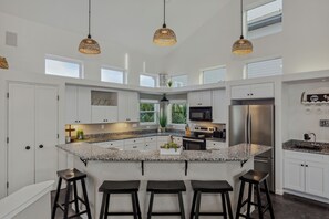 Fridge, microwave, oven, stovetop - Waterfront Living, STEPS to the BEACH, Sleeps 15! (Navarre)