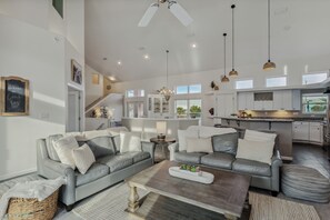 Smart TV, DVD player, books, offices - Waterfront Living, STEPS to the BEACH, Sleeps 15! (Navarre)