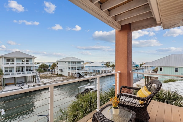Property grounds - Waterfront Living, STEPS to the BEACH, Sleeps 15! (Navarre)