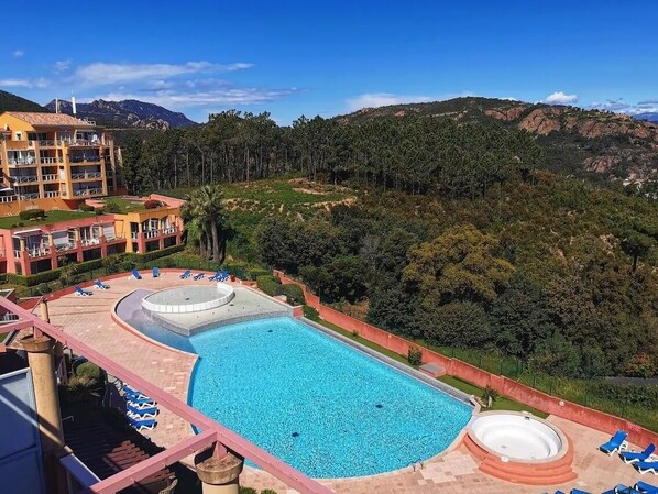 Pool - Appartement Tout Équipé, vue mer et Esterel. Climatisé, Piscine (Théoule-sur-Mer)