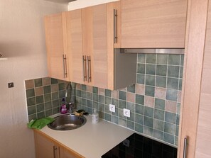 Refrigerador, microondas, horno y lavavajillas 