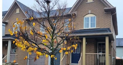 Charming 1 BDR Studio in Ajax! Sleeps 2