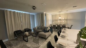 TV - Relaxing 4 Bed Town Home with Splash Pool-1094SSD (Champions Gate)