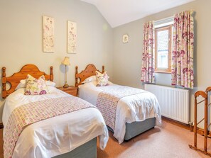 2 bedrooms, bed sheets, wheelchair access - Oak Cottage - UK45576 (Louth)