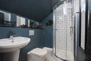 Hair dryer, towels - Homebird Property - The Willows (Leeds)