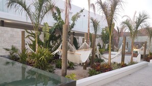 Kolam renang rooftop