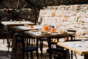 Free daily buffet breakfast - Masseria Soluco (Monopoli)
