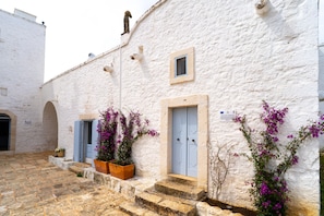 Front of property - Masseria Soluco (Monopoli)