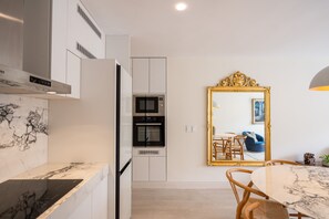 Fridge, oven, stovetop, coffee/tea maker - * Casma Residence * Private Terrace & Grill | HVAC (San Isidro)