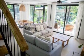 TV - Luna Villas (Santa Teresa Beach)