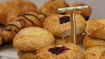 Déjeuner continental gratuit tous les jours