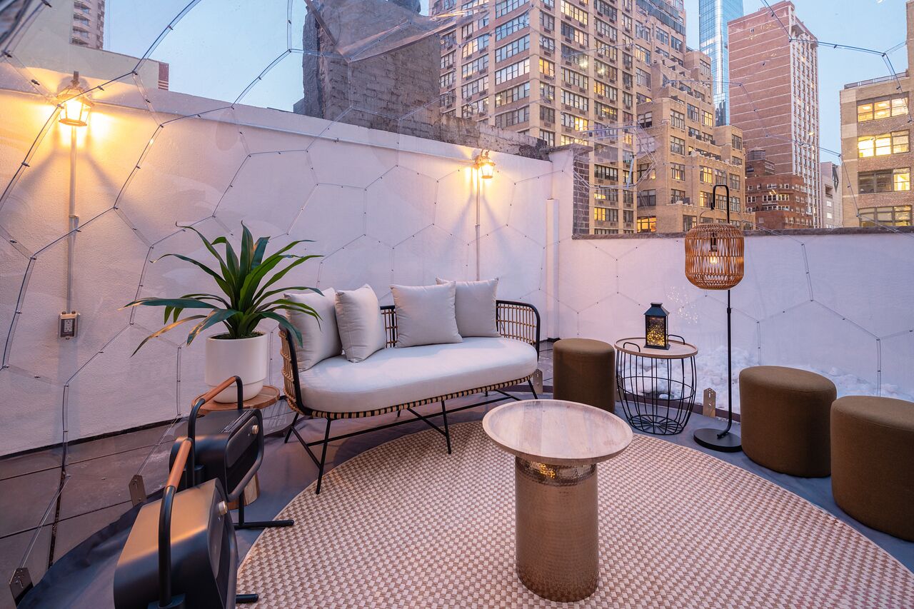 شرفة على السطح