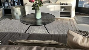 1 室のベッドルーム、デスク、WiFi、ベ ッドシーツ