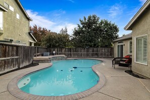 Pool - Large 5 Bedroom Home - Family Getaway w/ Pool (Turlock)