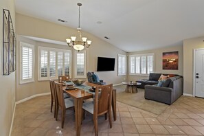 TV, fireplace - Large 5 Bedroom Home - Family Getaway w/ Pool (Turlock)